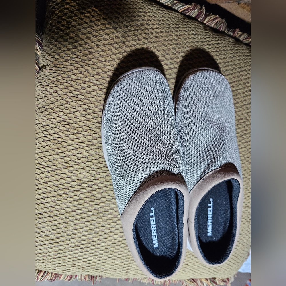Merrell Womens  Light Gray Slip-On Loafers